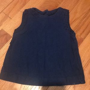 Gap eyelet top